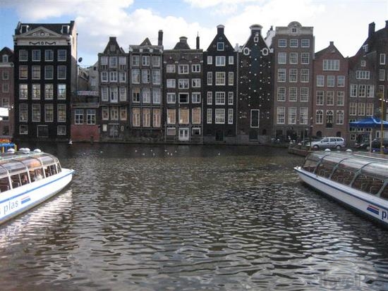 waterfront-near-damrak-damrak-amsterdam-amsterdam